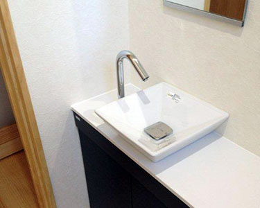 自動洗浄機能が付いてメンテナンスが簡単なトイレの手洗い